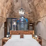 Hotel Kervansaray Museum *