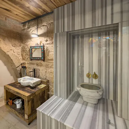 Hotel Kervansaray Museum *