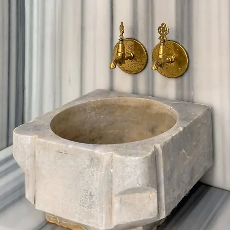 Hotel Kervansaray Museum *